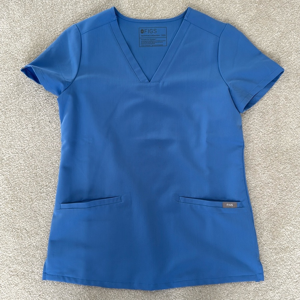 Women’s Ceil blue FIGS casma 3-pocket-scrub top